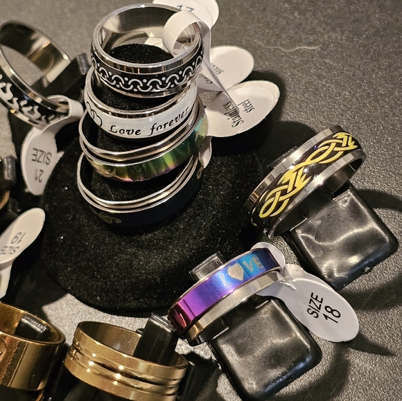 Rings Y - Picture 4 of 10